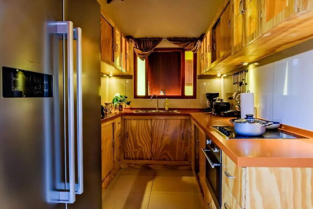 Iona'S Home: Vibrant 2Bedroom Home Near Willemstad 0*,