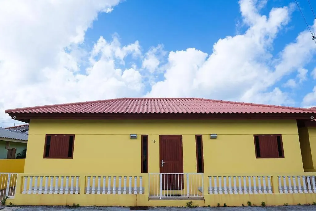 Iona'S Home: Vibrant 2Bedroom Home Near Willemstad Daire